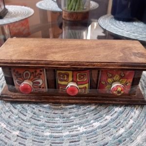 Small 3 drawer table decor